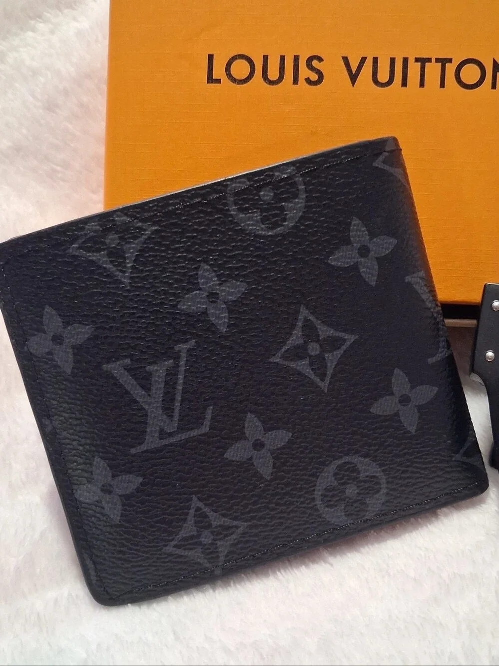 Louis Vuitton Wallet + Sunglasses (BUNDLE)